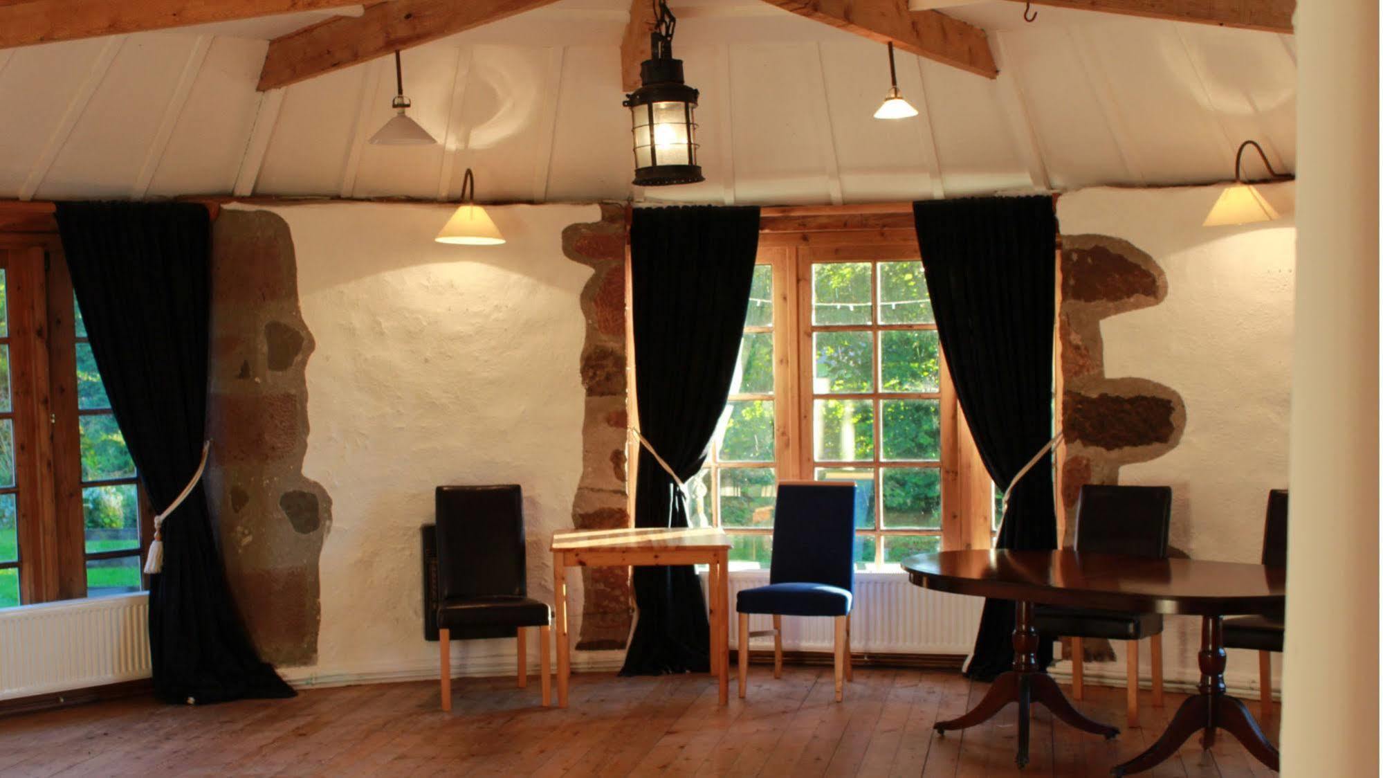 Lodge At Lochside Bridgend of Lintrathen Екстериор снимка